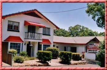 Whiteoaks Motel & Lodges Тувумба Екстер'єр фото
